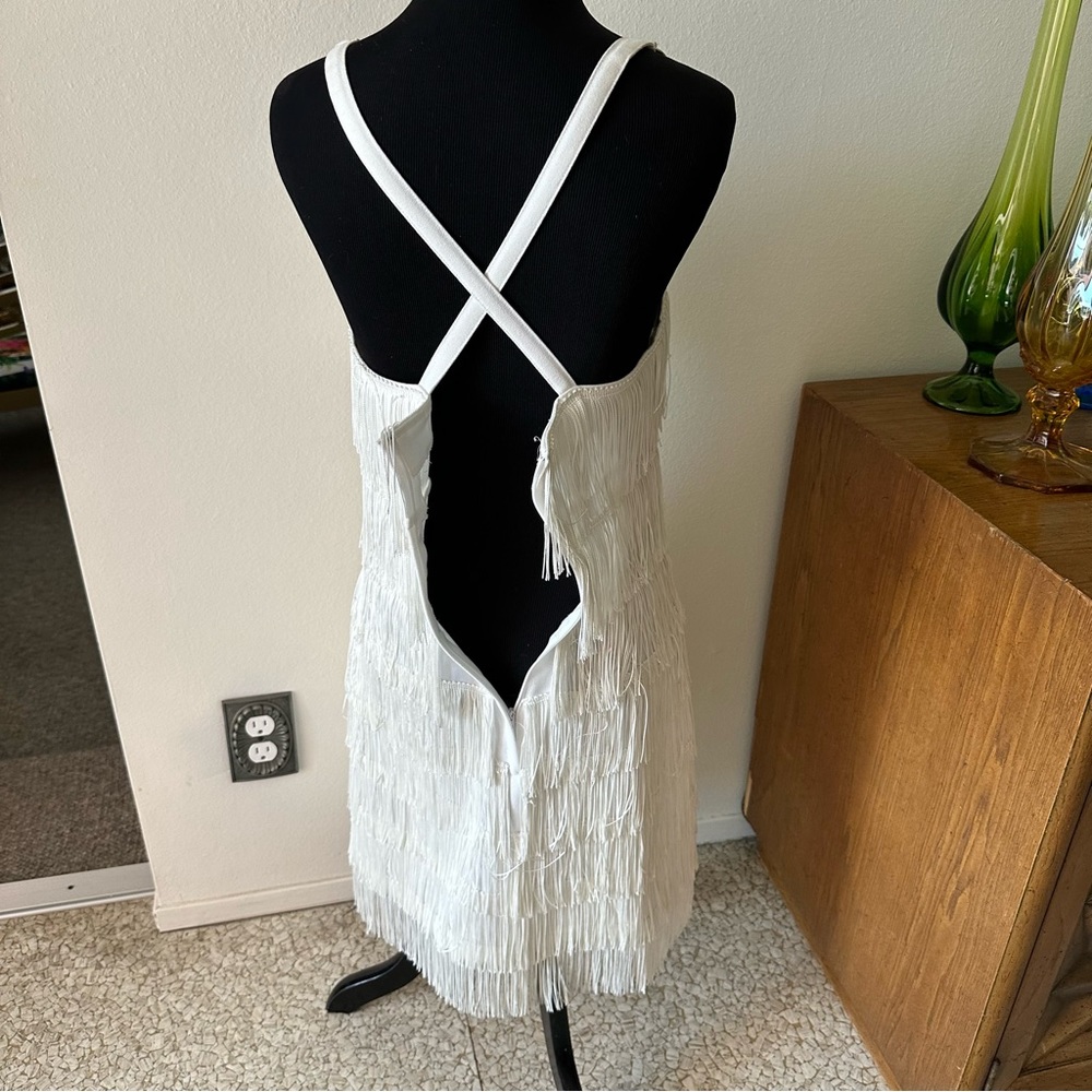 Super fun and sexy white all over fringe 60s or Gatsby dress costume - Picture 4 of 9